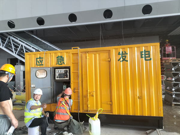 柞水怎样判断空气滤清器是否需要更换？